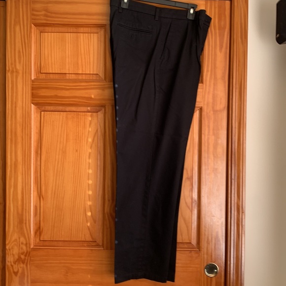 Dockers Men’s 36W 34L Black Khakis Double Pleated Classic Fit D3 style. - Picture 1 of 5